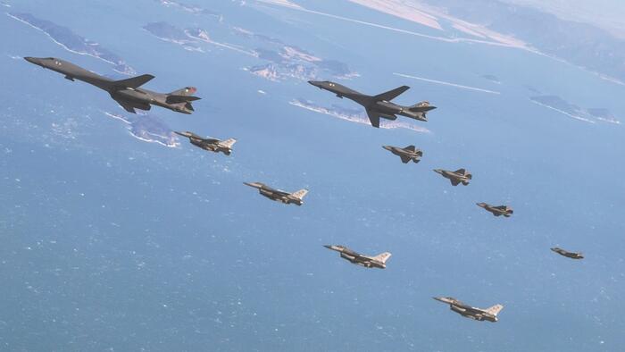 US & Chinese Fighter Jets In Rare Brief Face-Off Near Korea