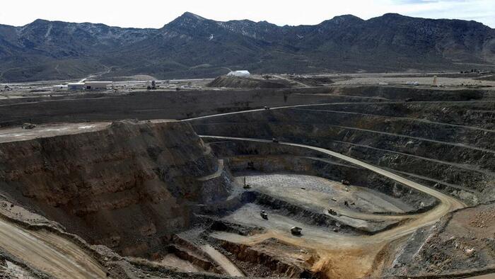 🇺🇸 President Trump announces a $12 billion initiative, Project Vault, to establish a strategic min...