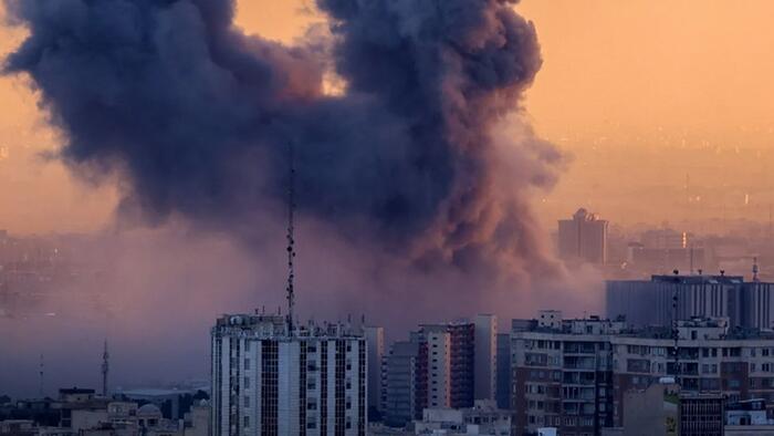 Trump Vows To Hit 'Loser' Iran 'Very Hard' As Pezeshkian Apologizes To Gulf Even As IRGC Attacks Expand