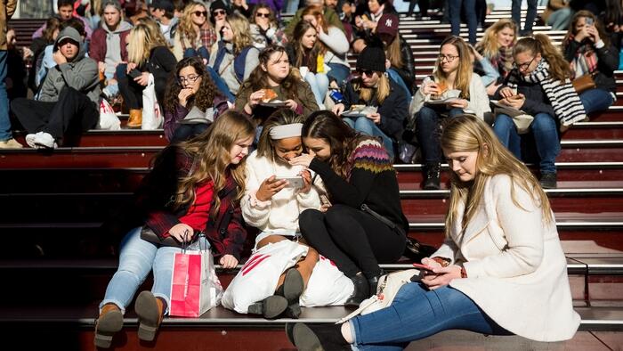 zerohedge.com - Tyler Durden - Long-Term Social Media Use Linked to Depression, Self-Harm in Young People: Study