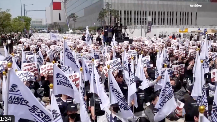 Samsung, South Korean Union Resume Talks As Strike Threat Risks Disrupting Memory Chip Fabs
