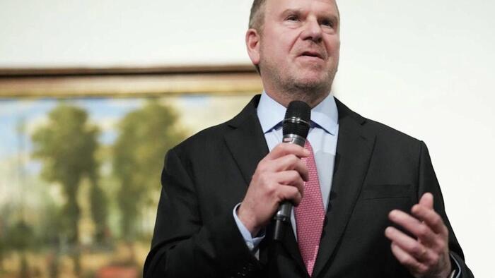 Tilman Fertitta Nears $5.7 Billion Caesars Takeover