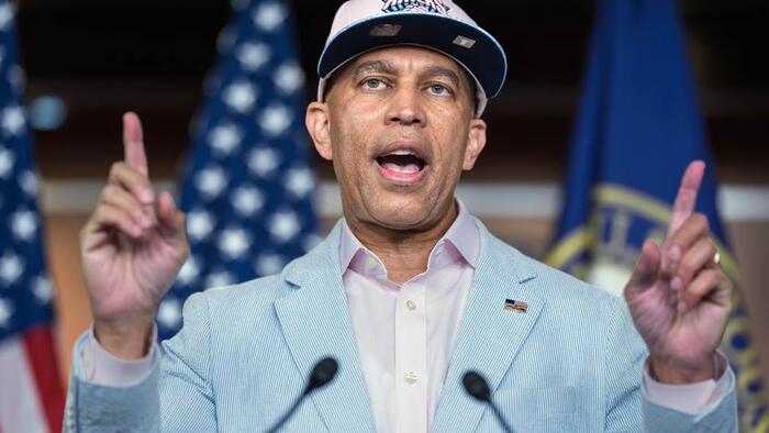 Image for Hakeem Jeffries Humiliated After Trump Attack Backfires