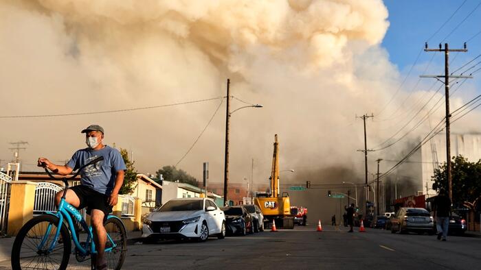 zerohedge.com - Tyler Durden - California Declares State Of Emergency Over Los Angeles Warehouse Fire, Smoke