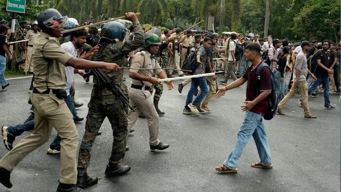 India Blocks Mobile Internet In Central Delhi As Youth Protests Escalate