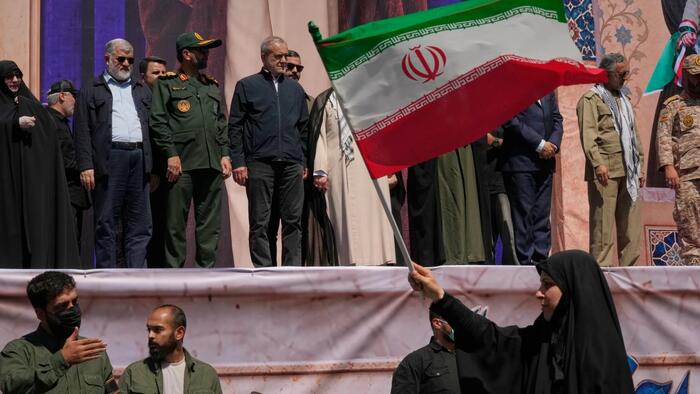 Huge Parallel Pro-Iran Demonstrations Take Over Sanaa & Tehran 