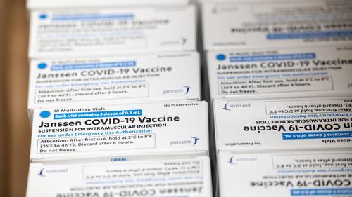 Beratender Ausschuss der CDC bestätigt heimlich, dass die Impfung von Moderna wesentlich gefährlicher ist als die von Pfizer Beratender Ausschuss der CDC bestätigt heimlich, dass die Impfung von Moderna wesentlich gefährlicher ist als die von Pfizer