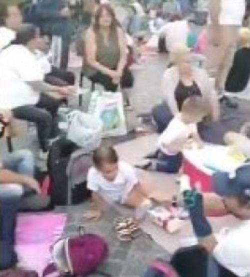 French Create Their Own Makeshift Restaurant Again to Protest Vax Passports