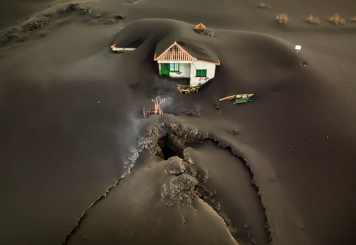 Shocking Images Show Ash-Covered Ghost Towns On Spain's Canary Islands 2021-12-03_13-22-55