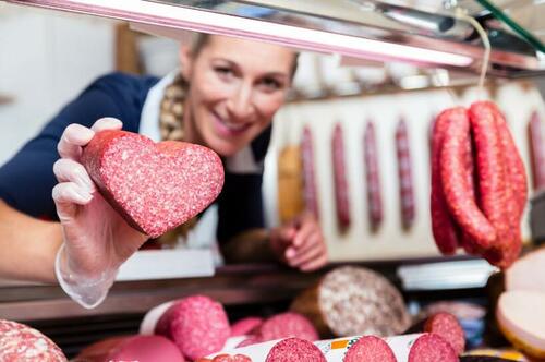Deutsche Fleischindustrie warnt vor leeren Supermarktregalen und einem weiteren 40%igen Anstieg der Fleischpreise