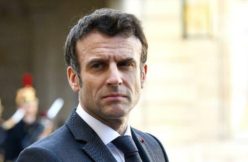 Paris brennt: Macron überlebt Misstrauensvotum – Rentenreform wird ohne Parlamentsabstimmung Gesetz – Massive Proteste in ganz Frankreich