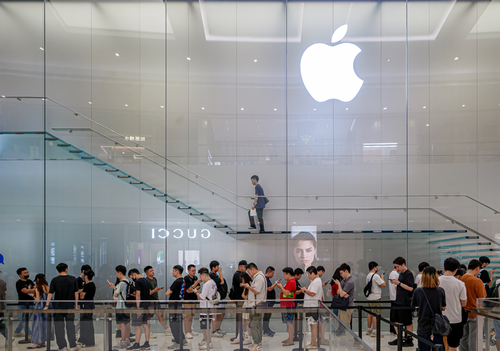 Apple Retreats In China: Closes Flagship Store Opened In 2008 Amid iPhone Erosion