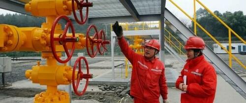 Earnings Of China’s Refining Giant Sinopec Plunge Amid Low Oil Prices, Weaker Fuel Demand