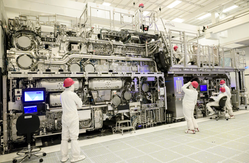 US Probes Whether ASML's Advanced Chip Machine Ended Up In China