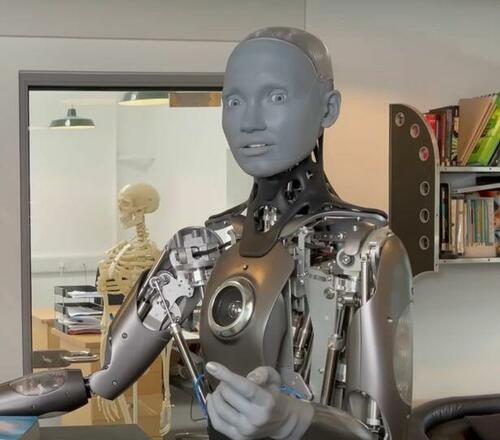 ‘World’s Most Advanced’ Humanoid Robot Promises Not To ‘Take Over The World’ 2_Worlds-most-advanced-humanoid-robot-creepily-says-they-will-never-take-over-world