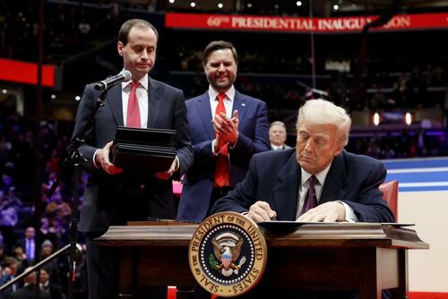 Trump Revamps Efficiency Opinions For Prime Bureaucrats – FREEDOMBUNKER