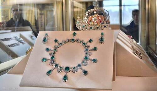 Louvre Heist Suspects Caught, Crown Jewels Still Missing Louvre Heist Suspects Caught, Crown Jewels Still Missing