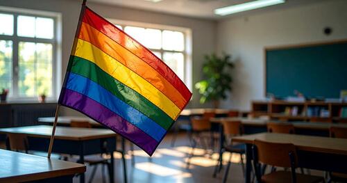 Distrito Escolar de Virginia Demandado por Ocultar las Transiciones de Género de Estudiantes a los Padres