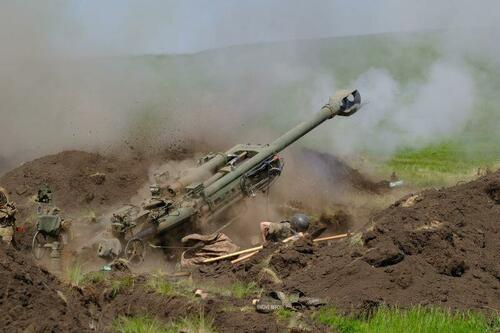 An American 155mm howitzer in Ukraine.