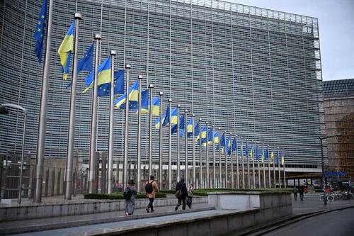 EU Commission Mulls Joint Debt, Bilateral Grants To Plug Ukraine Funding Gap thumbnail