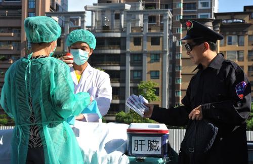 Former Police Officer Recounts Witnessing "Industrialized"
Organ Harvesting In China 2