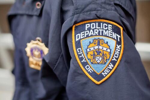 Watch: Tren De Aragua-Affiliated Gangbangers Attack NYPD Officers thumbnail
