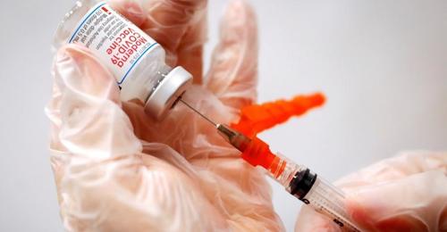 Französische Gesundheitsbehörde warnt: Männer unter 30, sollten die Moderna-Impfung meiden