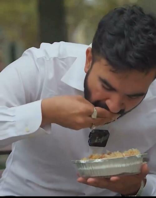 The Democratic Party's nominee for NYC mayor, Zohran Mamdani, eating meat over rice with his hand, like an opossum. 