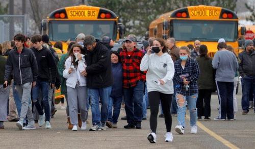 3 Dead In Shooting At Michigan High School, Suspect In
Custody: Officials 2