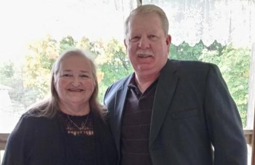 Ehepaar aus Michigan stirbt innerhalb weniger Minuten an COVID, obwohl sie vollständig geimpft waren