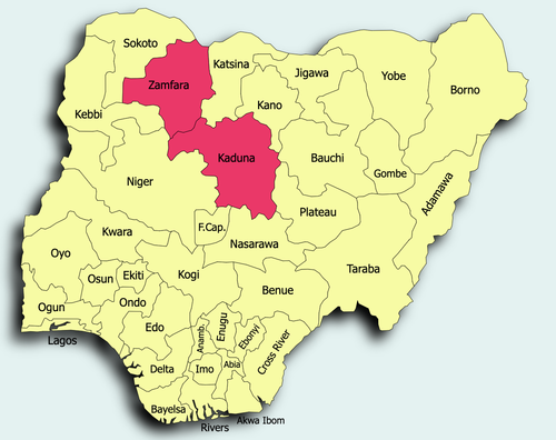 A map showing the states of Nigeria, with the northwestern Zamfara and Kaduna states highlighted