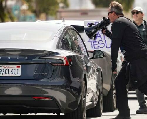 ”Sell Your Nazi Car!”: Tesla Owner In Washington Screamed At In Road Rage Incident – Tyler Durden