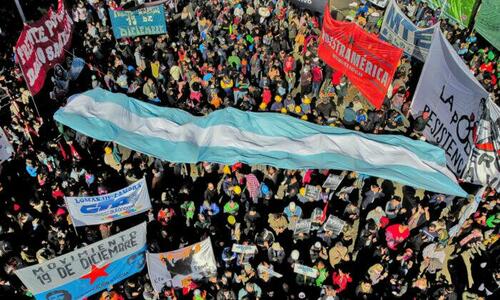 Argentiniens Regierung kollabiert, die Menschen weigern sich zu arbeiten, weil die Subventionen gekürzt wurden