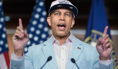 Hakeem Jeffries Humiliated After Trump Attack Backfires