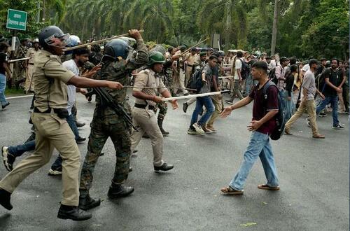 India Blocks Mobile Internet In Central Delhi As Youth Protests Escalate