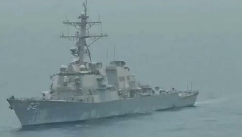 Watch: Iranian Helicopter Confronts US Destroyer Approaching Territorial Waters thumbnail