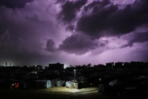 Gaza Tent Cities Under Water Amid Deadly 'Catastrophic' Storm thumbnail