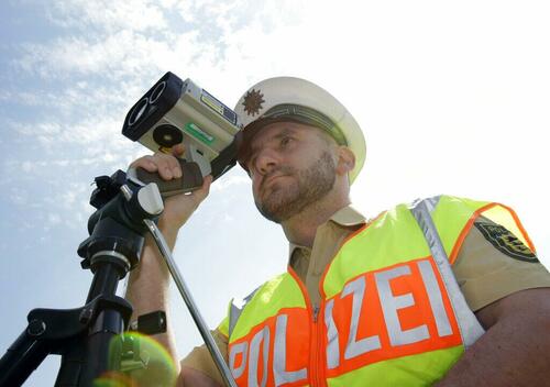 The Drunkest Man In Germany: Foreign Driver With Deadly Blood Alcohol Level Arrested After Traveling 220 km/h On Autobahn
