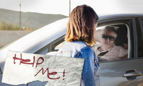 'Help Me!' Kidnapped Texas Teen Found In California After Good Samaritan Sees Her Handwritten Sign Id5419650-3456576-stranger-5ew67-456-car-43565467-1200x720