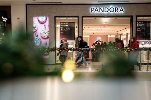 Economic Confidence Slips To 17-Month Low, Holiday Spending Plans Weaken