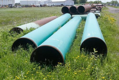 Trump Signs Pipeline Permits To Boost US–Canada Oil Flow