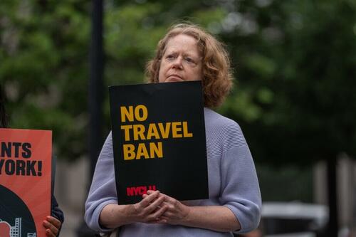 Trump's Travel Ban Courts Both Controversy And Support In Africa thumbnail