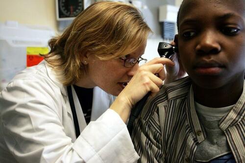 2026 Health Insurance Premiums Could See Largest Hike In 5 Years: Report thumbnail