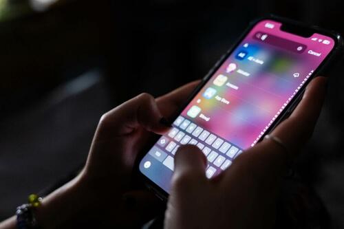 New York To Demand Warning Labels On Social Media Platforms