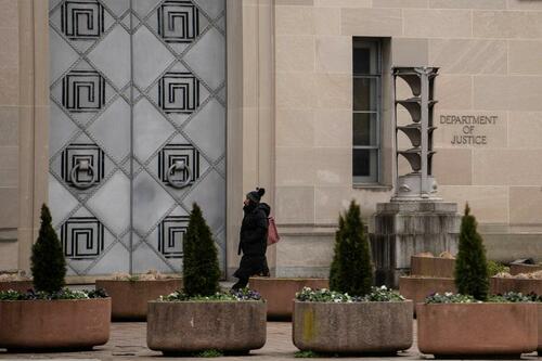Chinese Student Charged With Lying To Border Agents Over Alleged Airport Photo Assignments From Beijing