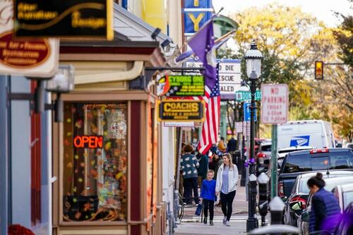 Small Business Lending Faces Mixed Signals Amid Economic Shifts