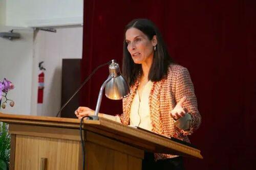 Erin Friday, western U.S. co-leader of Our Duty, speaks at a seminar in San Francisco on Sept. 24, 2023. (Lear Zhou/The Epoch Times)