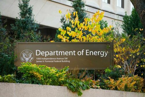 Senators Want To Ban Chinese Students From Government Labs thumbnail