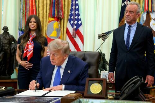 Trump Signs Executive Order Calling For Spacing Out Childhood Vaccines