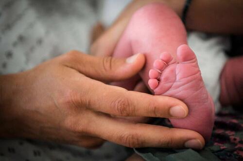 Average Age Of US Women Giving Birth Increases To Nearly 30: CDC thumbnail